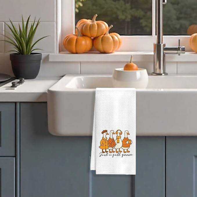Fall Goose Kitchen Towels, Goose Lover Gifts Dish Tea Towels for Kitchen Decor, Autumn Farmhouse Animal Cozy Funny Geese Decorative Hand Towel for Bathroom, 16x24 Inches
