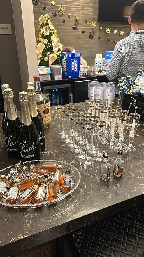 Oojami 100 Plastic Classic Champagne Disposable Flutes for Parties Plastic cups Wedding Party Toasting Cocktail Cups Bulk Party Pack (Gold Rim)